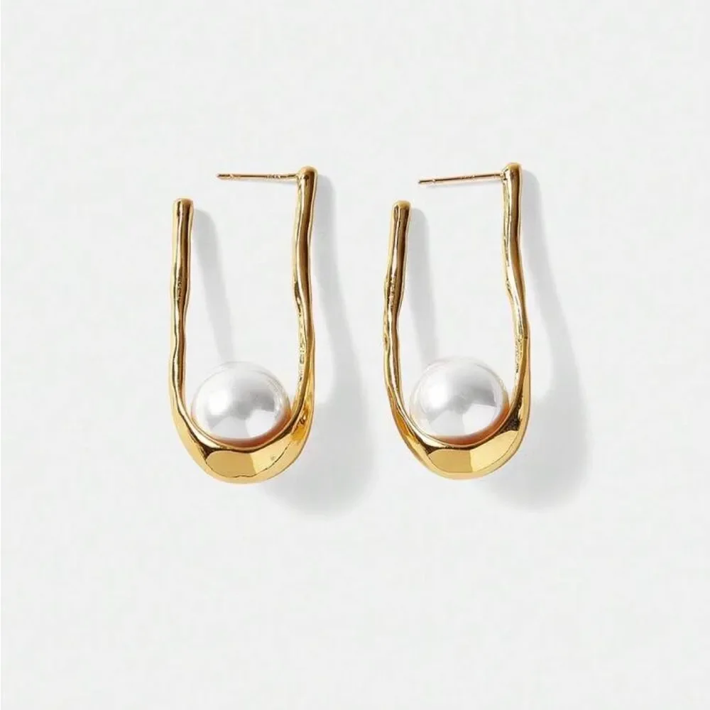 Pearl Drop Earrings Q261